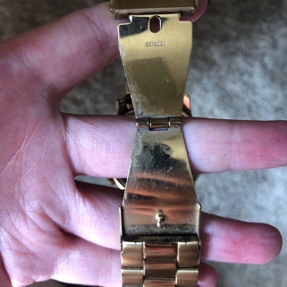 MICHAEL KORS Gold Oversized Runway Watch - Picture 6 of 7